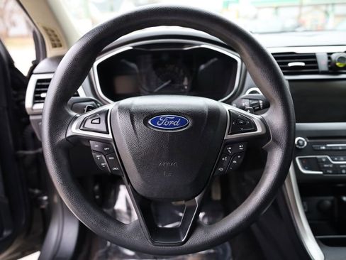Used 2017 Ford Fusion SE w/ Fusion SE Technology Package image 21