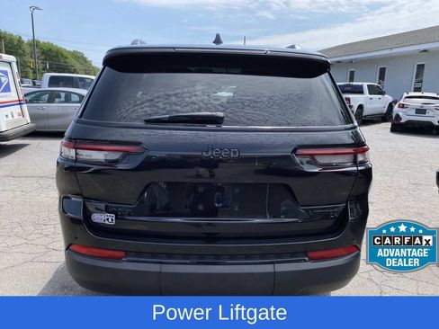 Used 2023 Jeep Grand Cherokee L Limited w/ Black Appearance Package AWD/4WD image 4