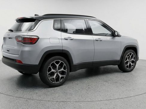 Used 2025 Jeep Compass Limited image 9