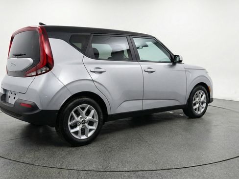 Used 2025 Kia Soul LX w/ LX Technology Package FWD image 9