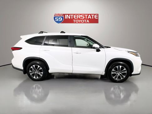 Used 2023 Toyota Highlander XLE image 8