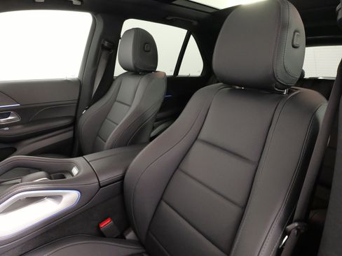 Used 2025 Mercedes-Benz GLE 450e 4MATIC w/ Winter Package image 33