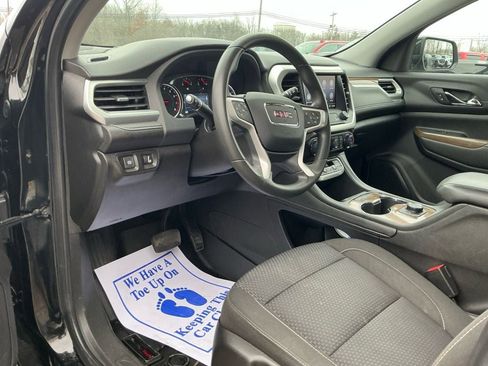 Used 2023 GMC Acadia SLE image 16