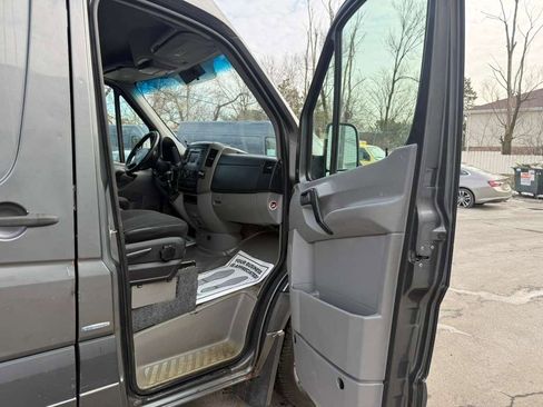 Used 2014 Mercedes-Benz Sprinter 2500 image 28