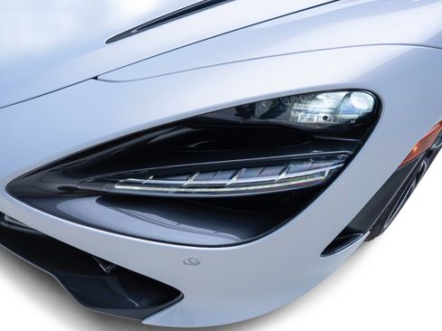 Used 2018 McLaren 720S Performance RWD image 16