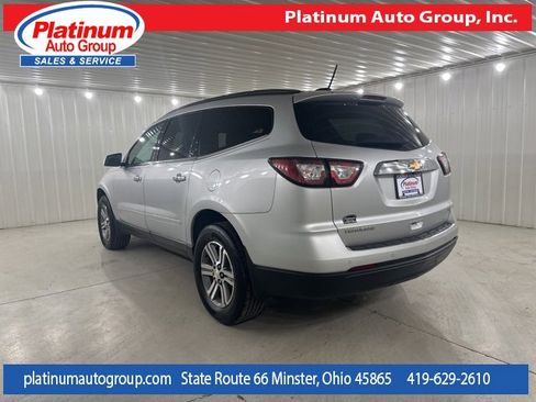Used 2017 Chevrolet Traverse LT image 3