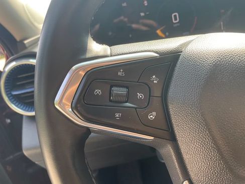 Used 2025 Chevrolet Trax LT w/ LT Convenience Package FWD image 30