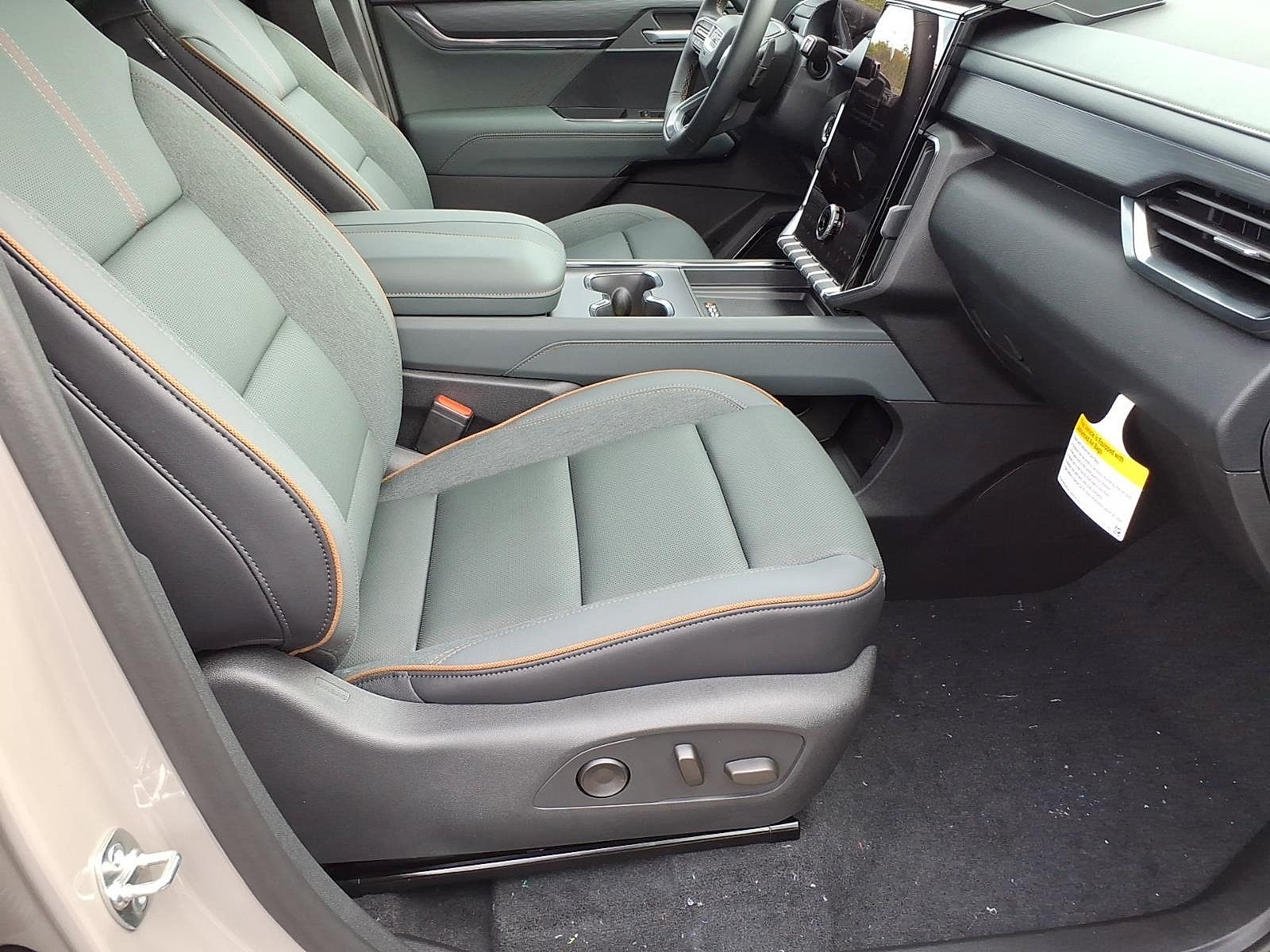 New 2027 GMC Acadia AT4 w/ Luxury Package AWD/4WD image 8