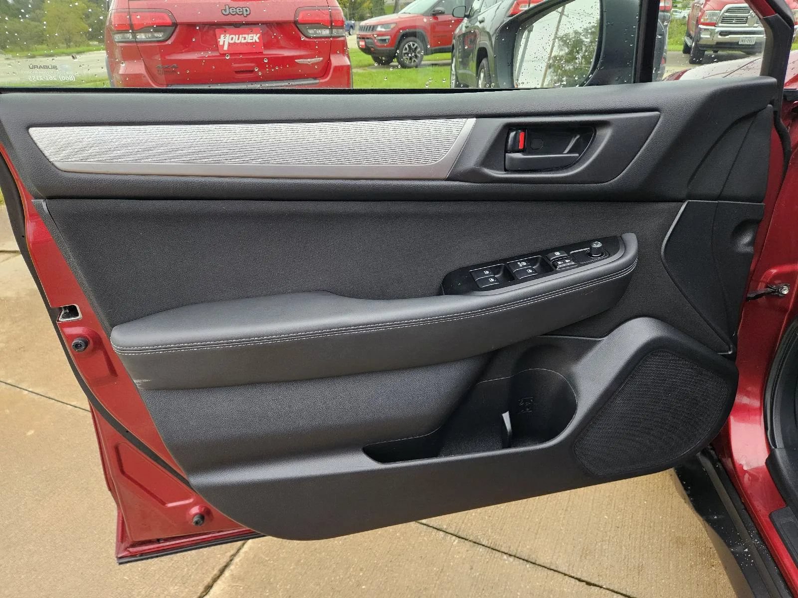 Used 2019 Subaru Outback 2.5i AWD/4WD image 12