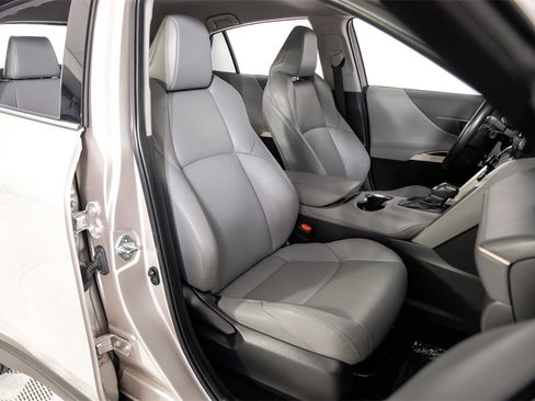 Used 2022 Toyota Venza XLE image 34