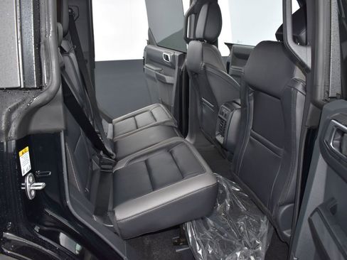 New 2025 Ford Bronco Outer Banks w/ Sasquatch Package image 13