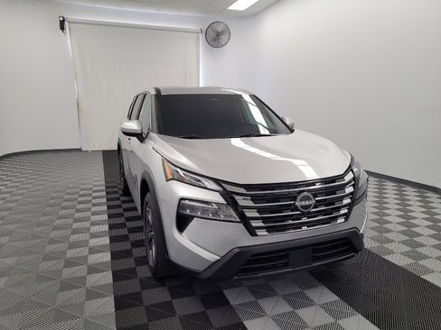 Used 2025 Nissan Rogue SV FWD image 14