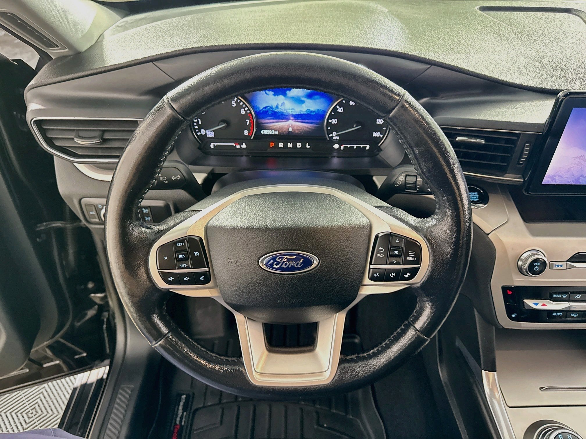 Used 2021 Ford Explorer XLT w/ Equipment Group 202A AWD/4WD image 14