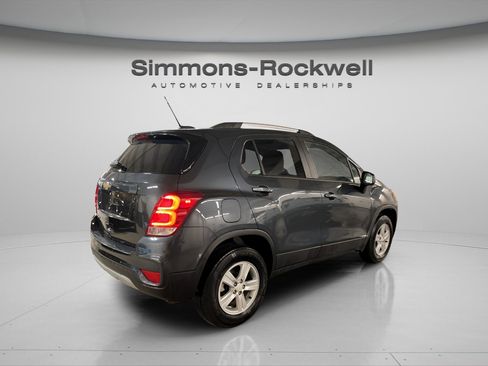 Used 2021 Chevrolet Trax LT w/ LT Convenience Package image 5