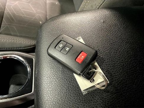 Used 2018 Toyota Tacoma TRD Sport image 11