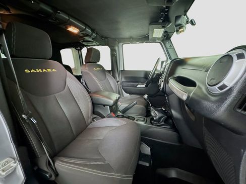 Used 2013 Jeep Wrangler Unlimited Sahara w/ Connectivity Group image 24