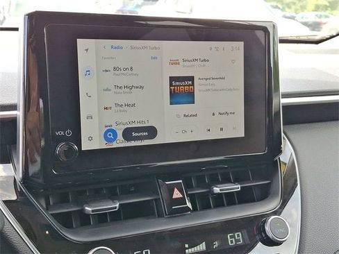 Used 2024 Toyota Corolla Cross XLE image 20