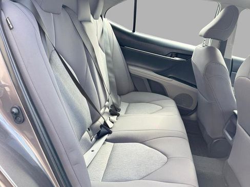 Used 2022 Toyota Camry LE image 28