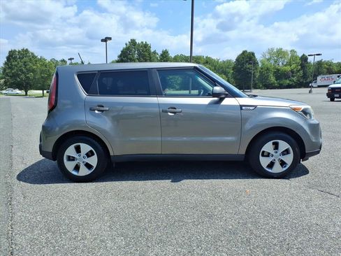 Used 2016 Kia Soul w/ Convenience Package FWD image 3