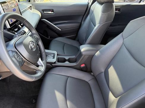 Used 2026 Toyota Corolla Cross XLE FWD image 9