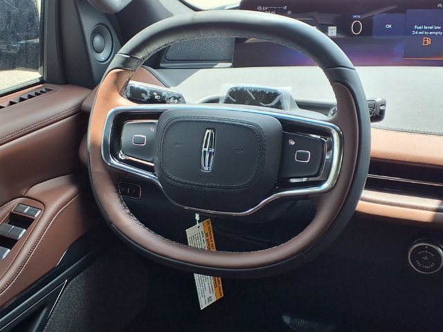 New 2026 Lincoln Navigator Reserve AWD/4WD image 10