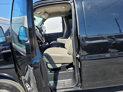 Used 2023 GMC Savana 3500 Extended w/ Driver Convenience Package image 18