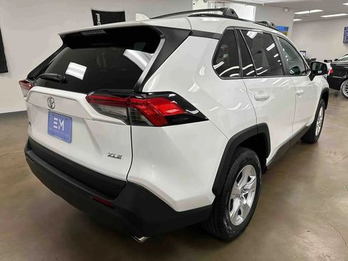 Used 2020 Toyota RAV4 XLE w/ XLE Grade Weather Package FWD image 32