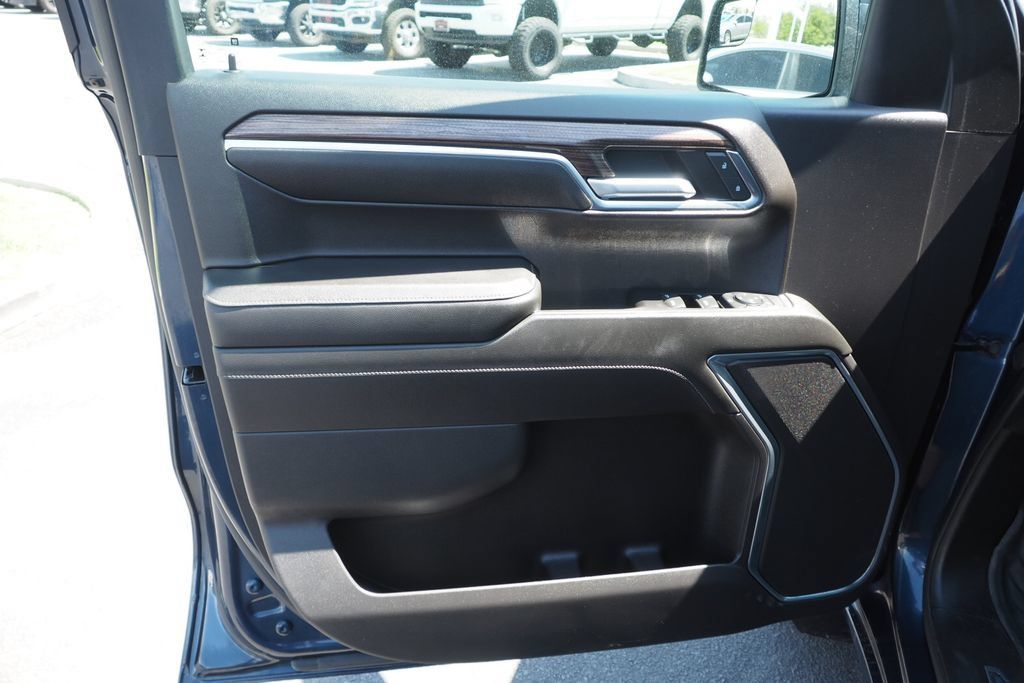 Used 2022 Chevrolet Silverado 1500 RST AWD/4WD image 15