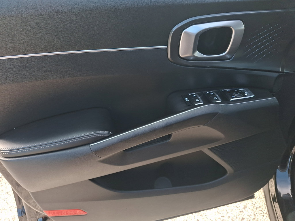 Used 2024 Kia Sorento S FWD image 23