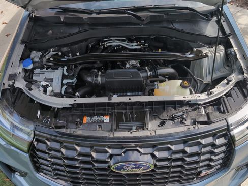 Used 2025 Ford Explorer ST AWD/4WD image 35
