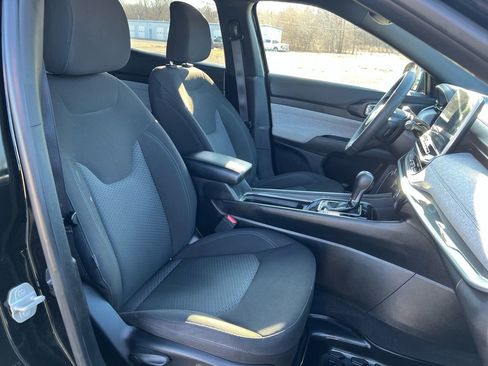 Used 2024 Jeep Compass Sport image 9