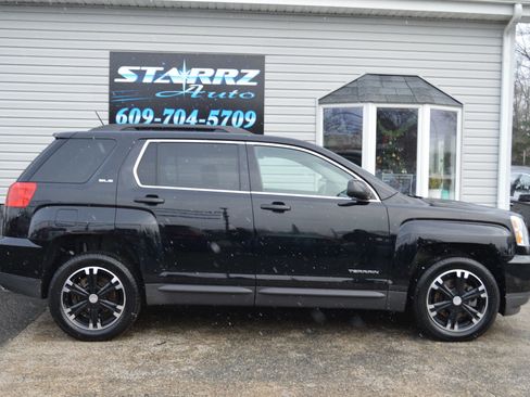 Used 2017 GMC Terrain SLE w/ Technology Package image 6