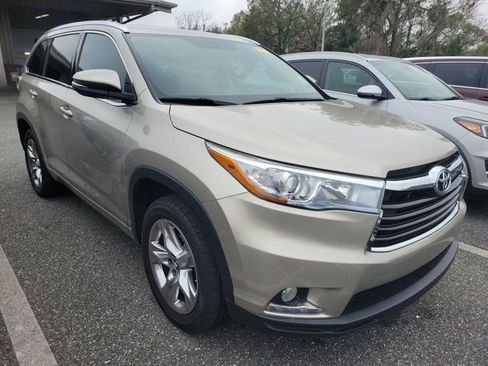 Used 2016 Toyota Highlander Limited image 2