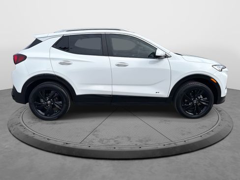 Used 2025 Buick Encore GX Sport Touring w/ Advanced Technology Package image 9