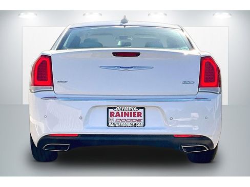 Used 2021 Chrysler 300 Touring L image 4