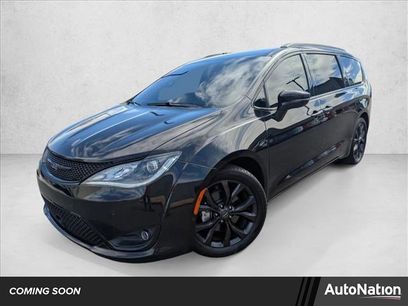 Used 2019 Chrysler Pacifica Limited w/ Advanced Safetytec Group