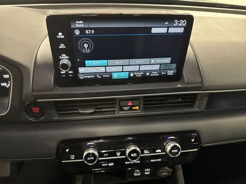 Certified 2023 Honda Pilot Touring image 24