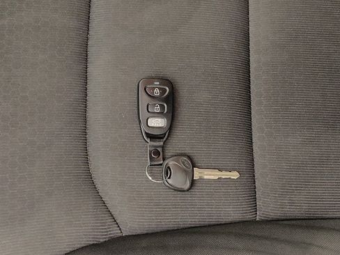Used 2018 Hyundai Elantra SE FWD image 32