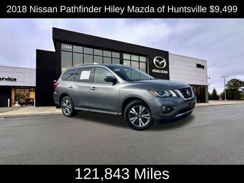 Used 2018 Nissan Pathfinder SV image 1