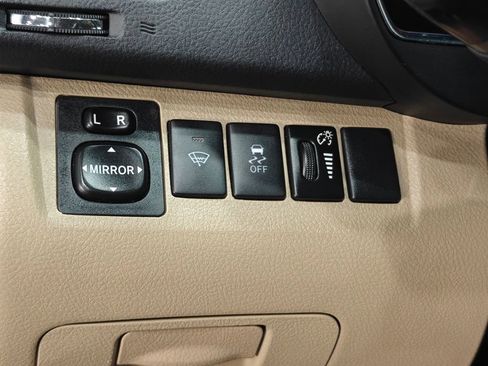 Used 2011 Toyota Highlander 4WD w/ Tech Pkg image 12