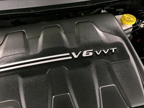 Used 2020 Jeep Cherokee Trailhawk w/ Cold Weather Group image 30