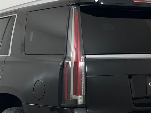 Used 2017 Cadillac Escalade Platinum AWD/4WD image 30