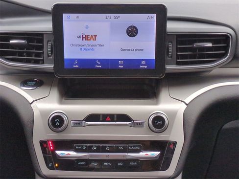 Certified 2022 Ford Explorer XLT w/ Equipment Group 202A image 18