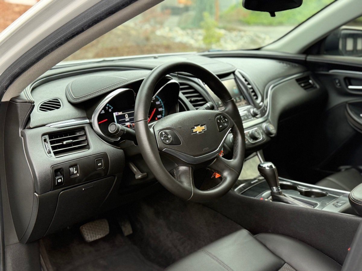 Used 2016 Chevrolet Impala LT FWD image 12
