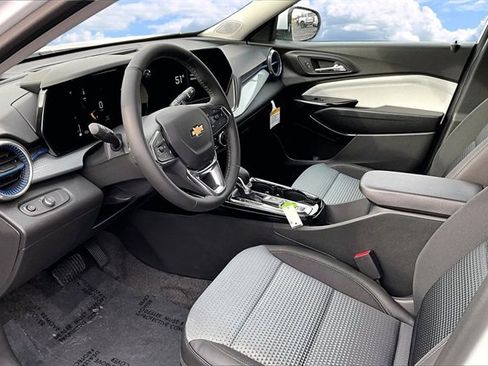 New 2026 Chevrolet Trax LT image 7