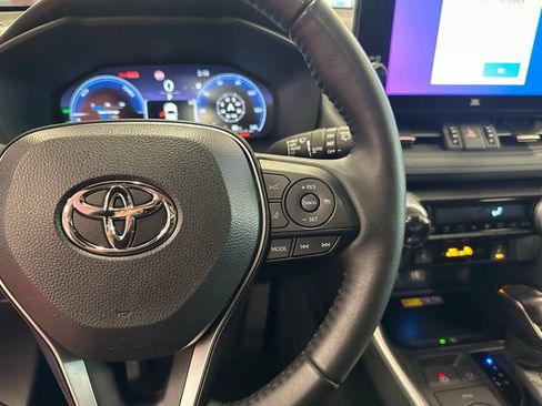 Used 2025 Toyota RAV4 XSE w/ Advanced Technology Package AWD/4WD image 21