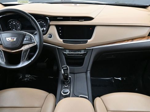 Used 2021 Cadillac XT5 Premium Luxury w/ Platinum Package FWD image 4