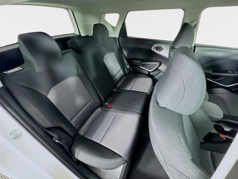 Certified 2025 Kia Soul LX w/ LX Technology Package FWD image 25