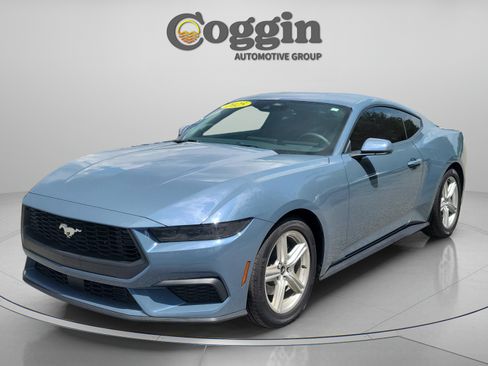 Used 2025 Ford Mustang Coupe RWD image 1