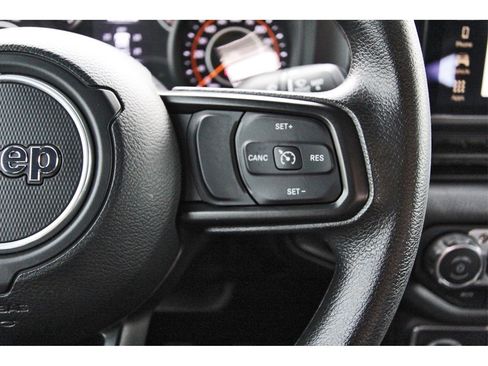 Used 2025 Jeep Wrangler Sport image 16